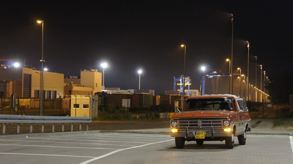 gdański terminal kontenerowy ford f250 '72 5.9 v8 gnojowóz w podróży paweł gawroński nowotarska24.com kultowe taxi trójmiejska nysa