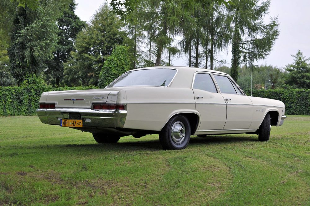 Chevrolet Impala '66 4dr 283cui - 4.6 V8 zdjęcie wykonał Robert Siwiński z Hellcatcars 