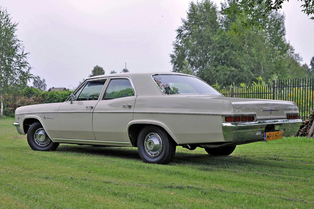 Chevrolet Impala '66 4dr 283cui - 4.6 V8 zdjęcie wykonał Robert Siwiński z Hellcatcars 