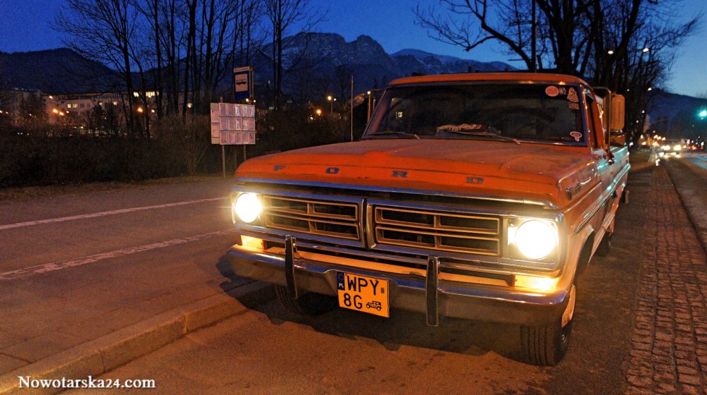 Ford F250 '72 Camper Special "Gnojowóz" Zakopane ulica Kościuszki 28.03.2017 