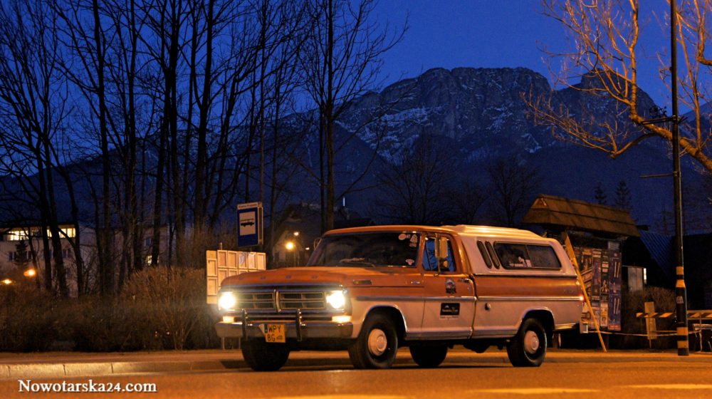 Ford F250 '72 Camper Special "Gnojowóz" Zakopane ulica Kościuszki 28.03.2017 