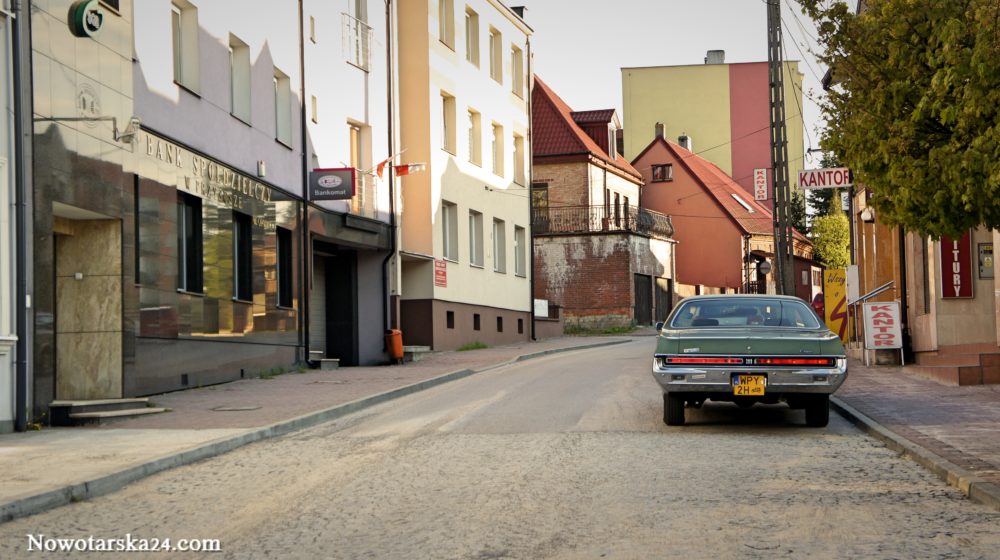 Chrysler 300 1969 440 - 7,2 V8 four door hardtop 30.04.2017  Przysucha ulica Grodzka / województwo mazowieckie